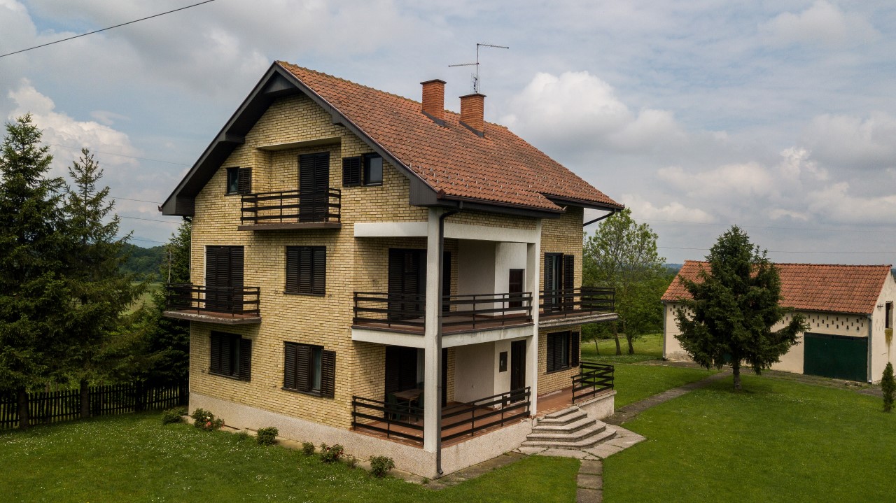 Na prodaju seosko domaćinstvo kod Loznice - Loznica Info